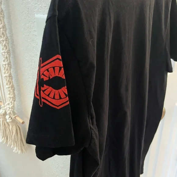 Star Wars Black and Red Kylo Ren Tee - Picture 3 of 4